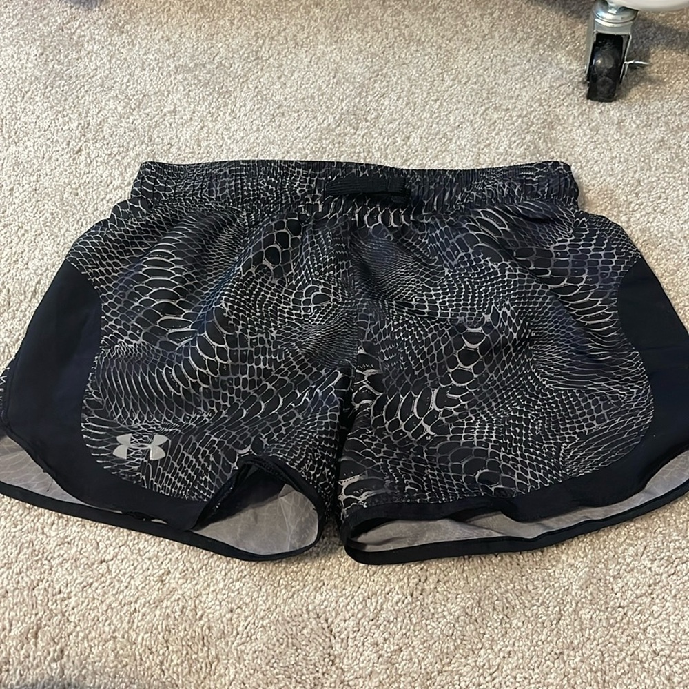 Under armour youth large shorts